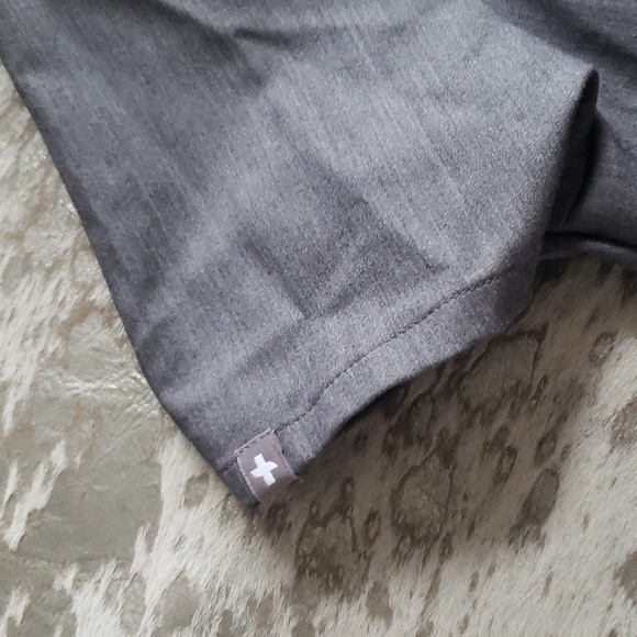 FIGS Catarina One-Pocket Scrub Top Gray SzS - Picture 4 of 8